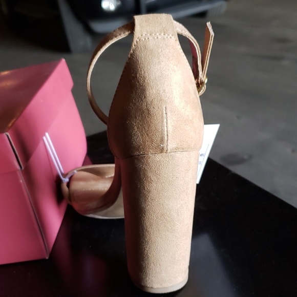 NEW! Merona Lulu Block Heel Pumps, Taupe/Tan - Picture 5 of 5